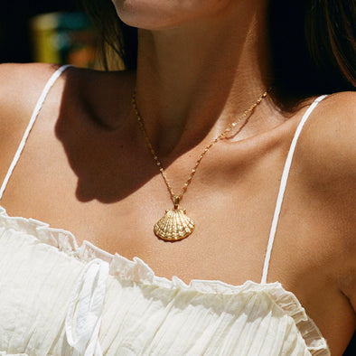 La Sirena Shell Pendant Necklace