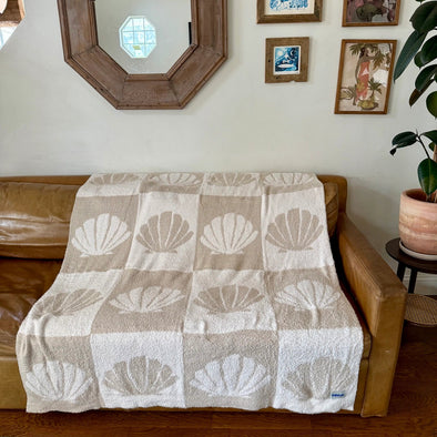 Shellcheck Plush Throw - Sand/Tan